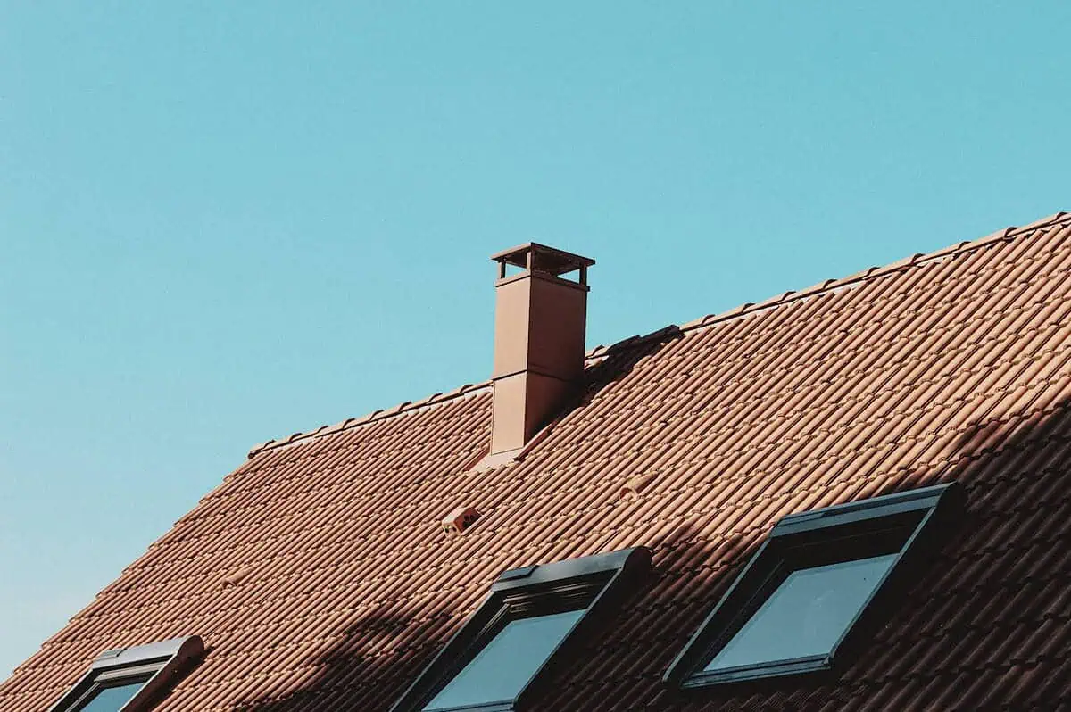 Kominy ceramiczne: trwałe, bezpieczne i uniwersalne rozwiązanie dla domu i firmy