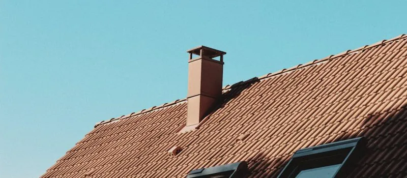 Kominy ceramiczne: trwałe, bezpieczne i uniwersalne rozwiązanie dla domu i firmy