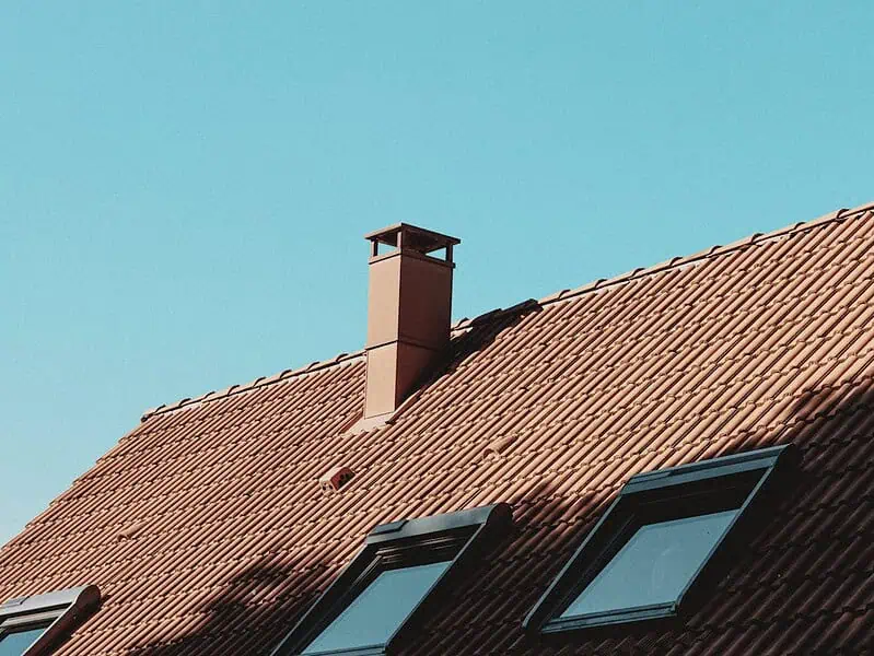 Kominy ceramiczne: trwałe, bezpieczne i uniwersalne rozwiązanie dla domu i firmy