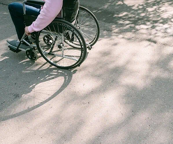 Podjazdy do wózka inwalidzkiego: kompaktowe, bezpieczne i na wymiar