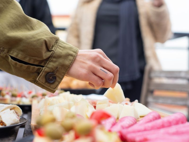 Catering na wesele w Warszawie – na co zwrócić uwagę przy wyborze